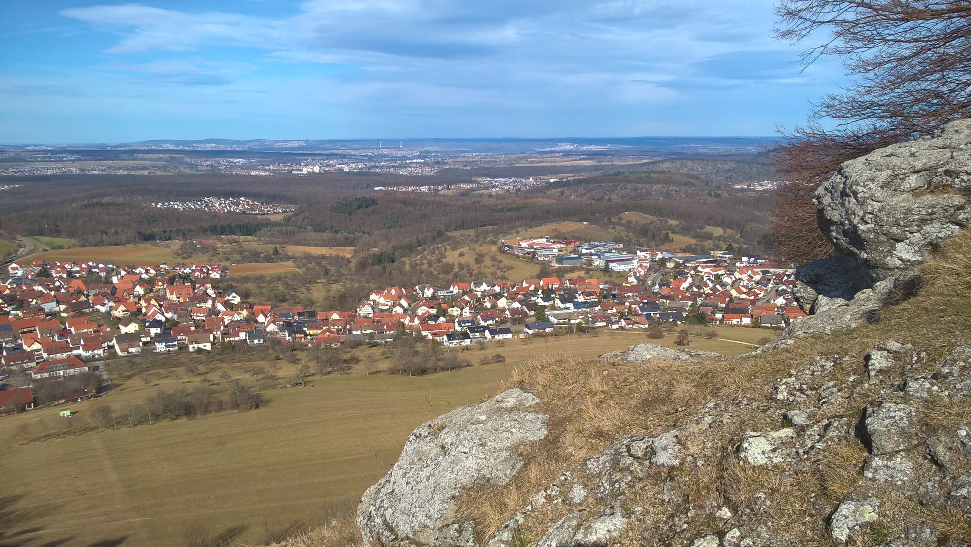 Reisemobilstellplatz - Westerheim (Alb-Donau-Kreis) - Blick vom Jusi (673 m) größter Schlot des Schwäbischen Vulkans mit geologischem Lehrpfad - Kohlberg am Jusi