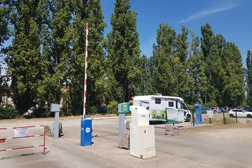 Wohnmobilstellplatz: Stellplatz Saverne - Einfahrt - Aire de Camping Car