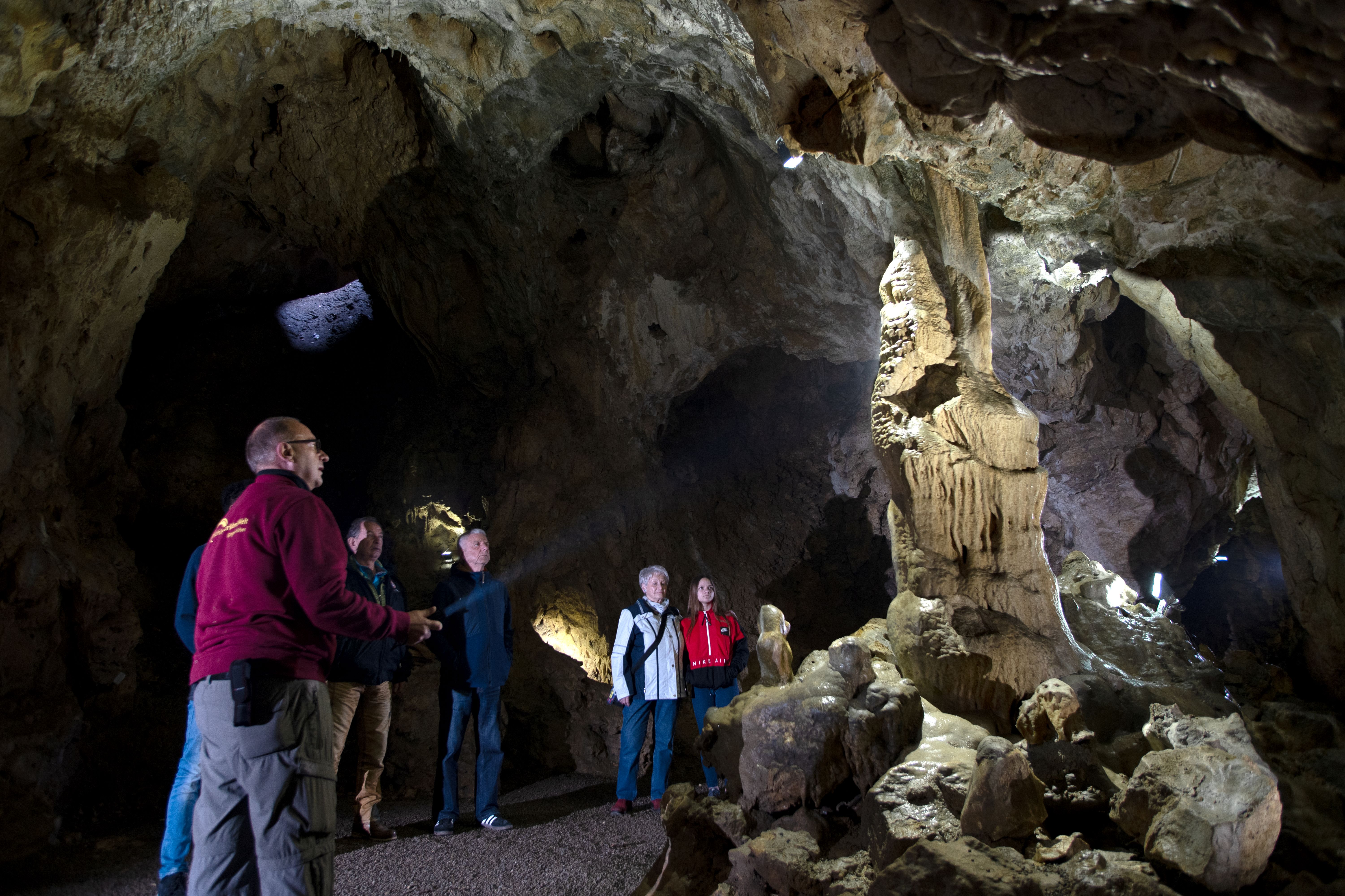 Reisemobilstellplatz - Neu-Ulm - Charlottenhöhle  - Wohnmobilstellplatz an der HöhlenErlebnisWelt