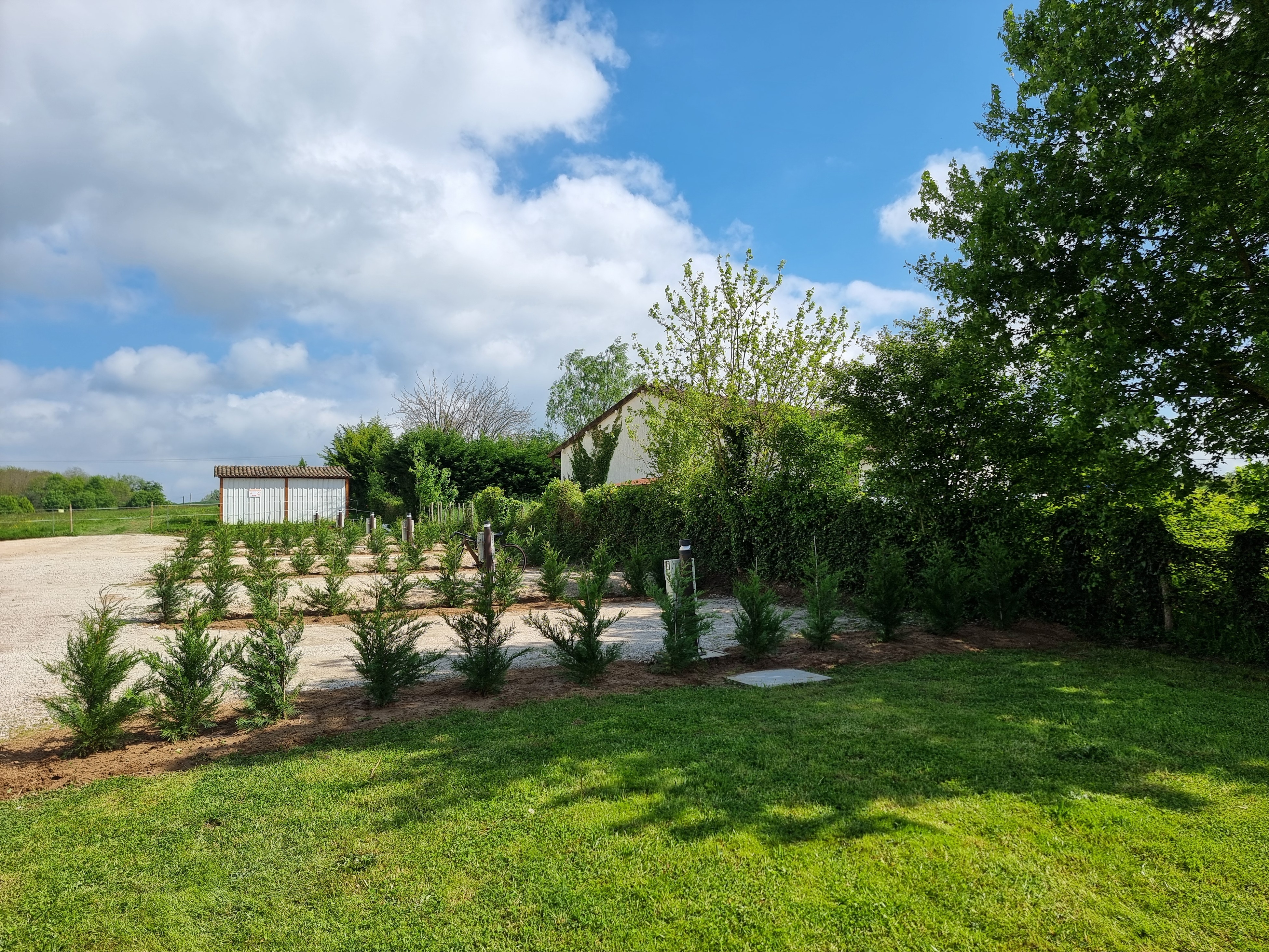 Reisemobilstellplatz - Frankreich - Autre vue des emplacements - Le Moulin de la Brevette