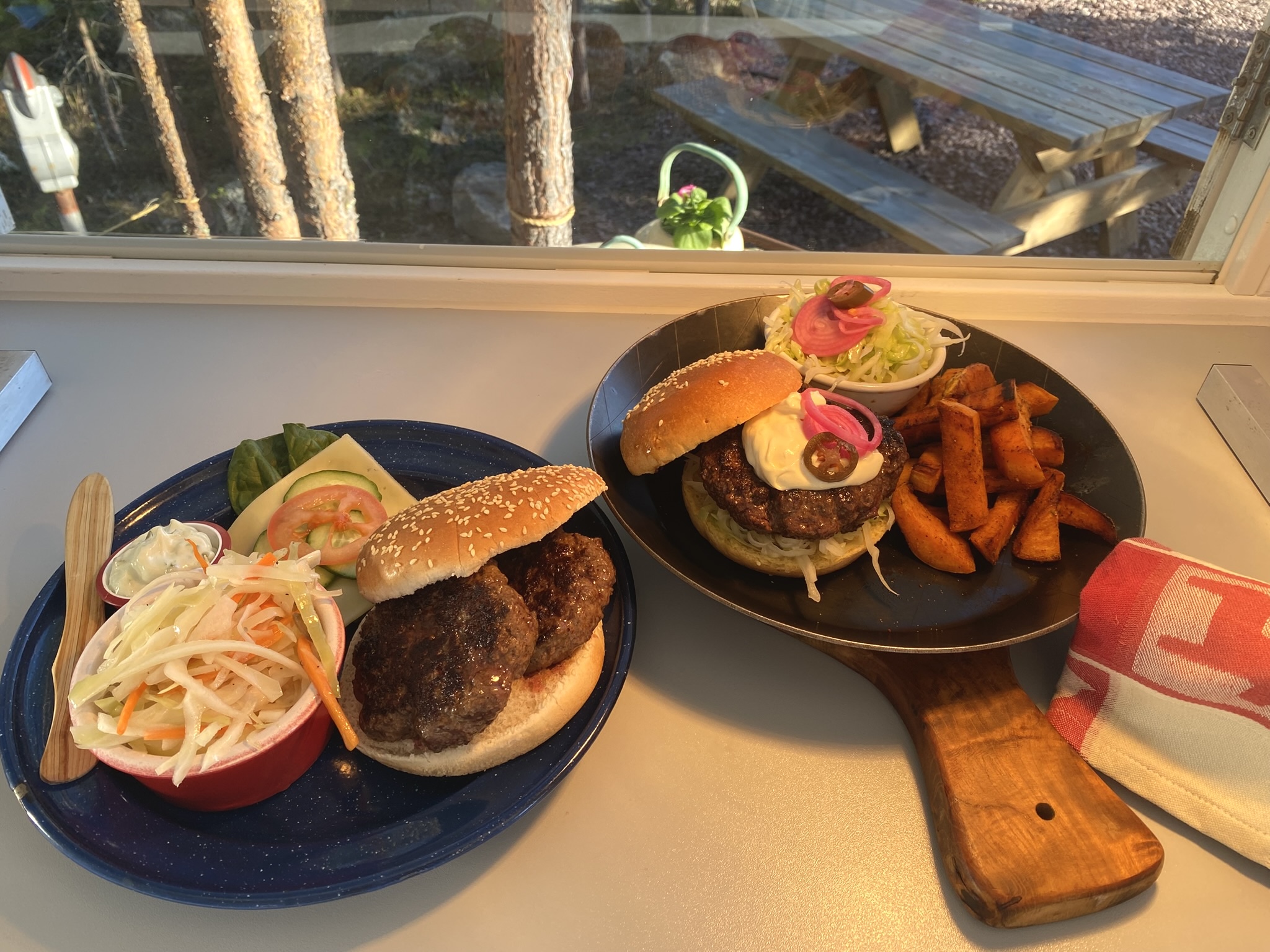 Wohnmobilstellplatz: Offroadcamp®- Restaurant- CheffInn, Moose and Bear Burger - Offroadcamp® - Abastecimiento