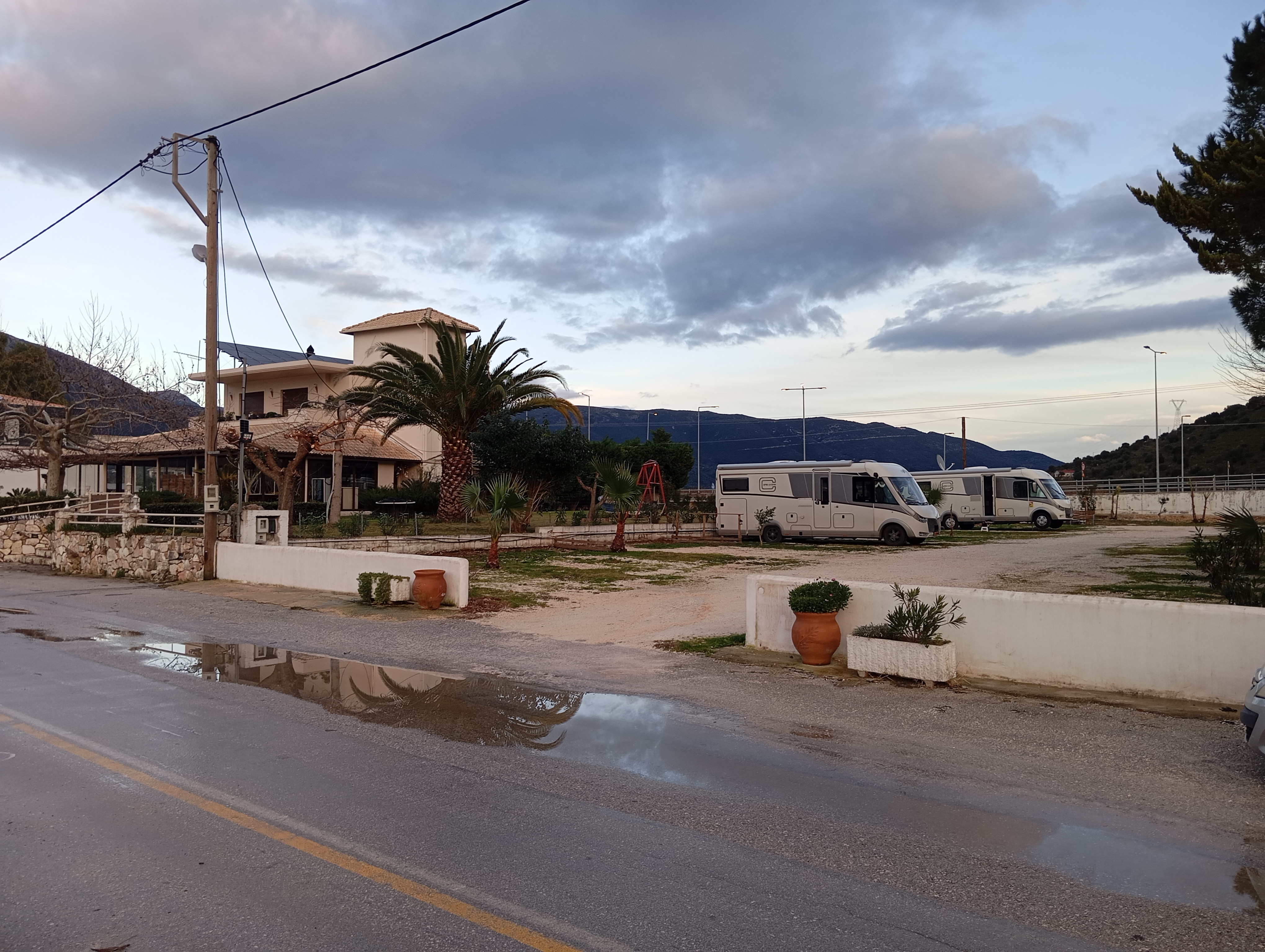 Place de parking pour camping-car - Grèce - Joulie campers garden Spot 
