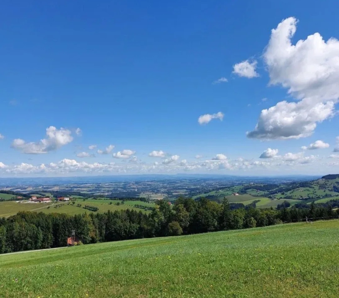 Wohnmobilstellplatz: Rabenberger Hof-Stellplatz mit Blick ins Voralpenland