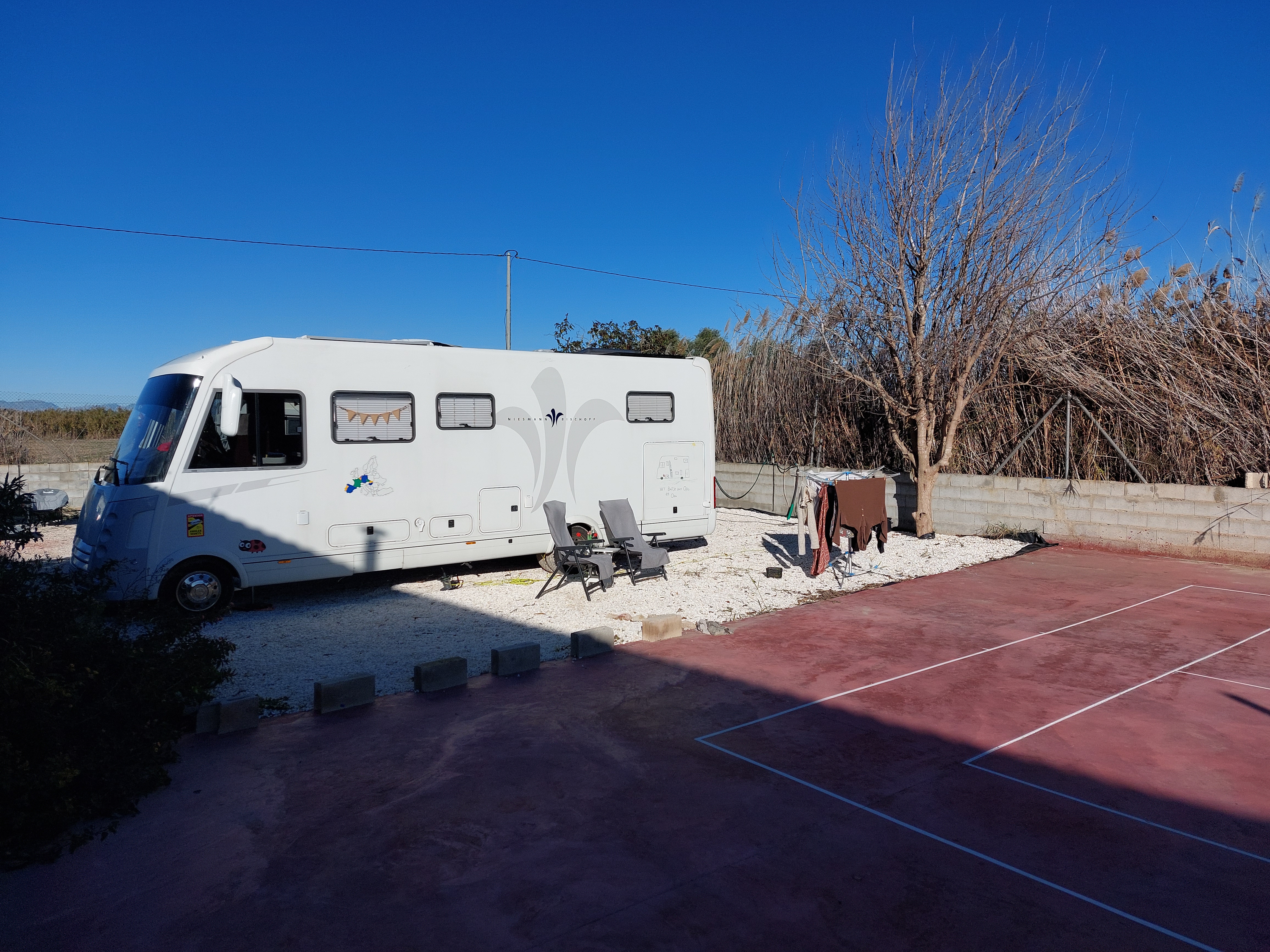 Wohnmobilstellplatz: CamperParking B&B Poolvillasolar