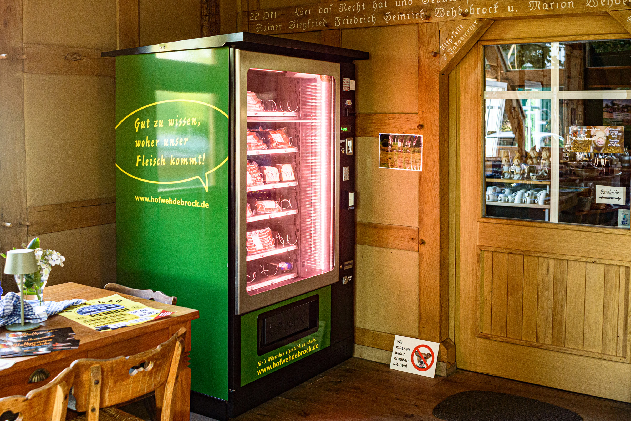 Area sosta per camper - Bad Essen - Am Lebensmittel-Automat kann man 24/7 einkaufen. Der schnuckelige Hofladen hat von Mittwoch bis Samstag geöffnet - Gänsewiese Hof Wehdebrock