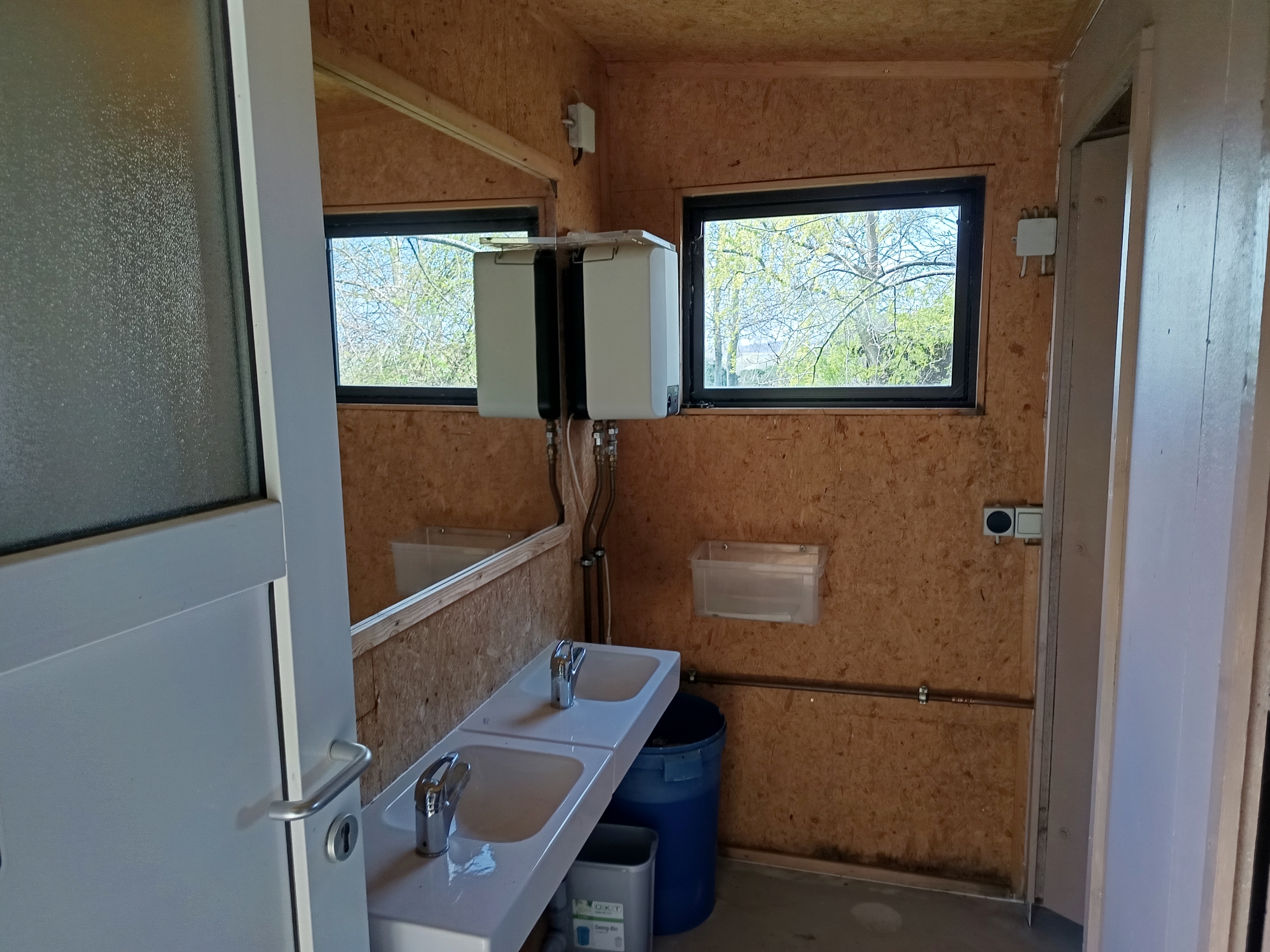 Reisemobilstellplatz - Heidersdorf - Toiletten Innen - 4Pfoten - Bluesfarm