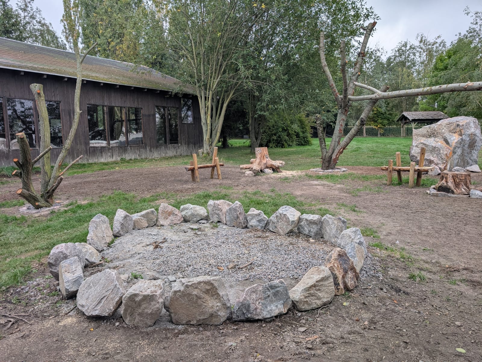 kampeerplaats voor campers - Heidersdorf - Feuerstelle - vier Pfoten - Bluesfarm