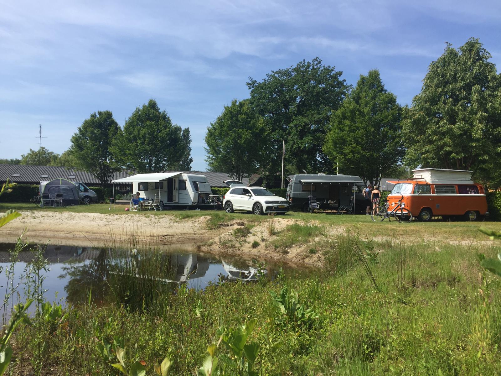 Reisemobilstellplatz - Oirschot - Bus Whisky Stellplatz