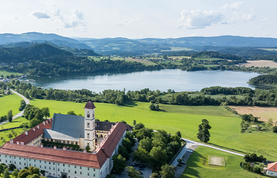 Wohnmobilstellplatz: Längseeregion - Wanderwege, Kunstwanderweg, Stift St. Georgen, Strandbad Längsee - CAMPING-LÄNGSEE Stellplatz Bergschusterhof - Vecindad
