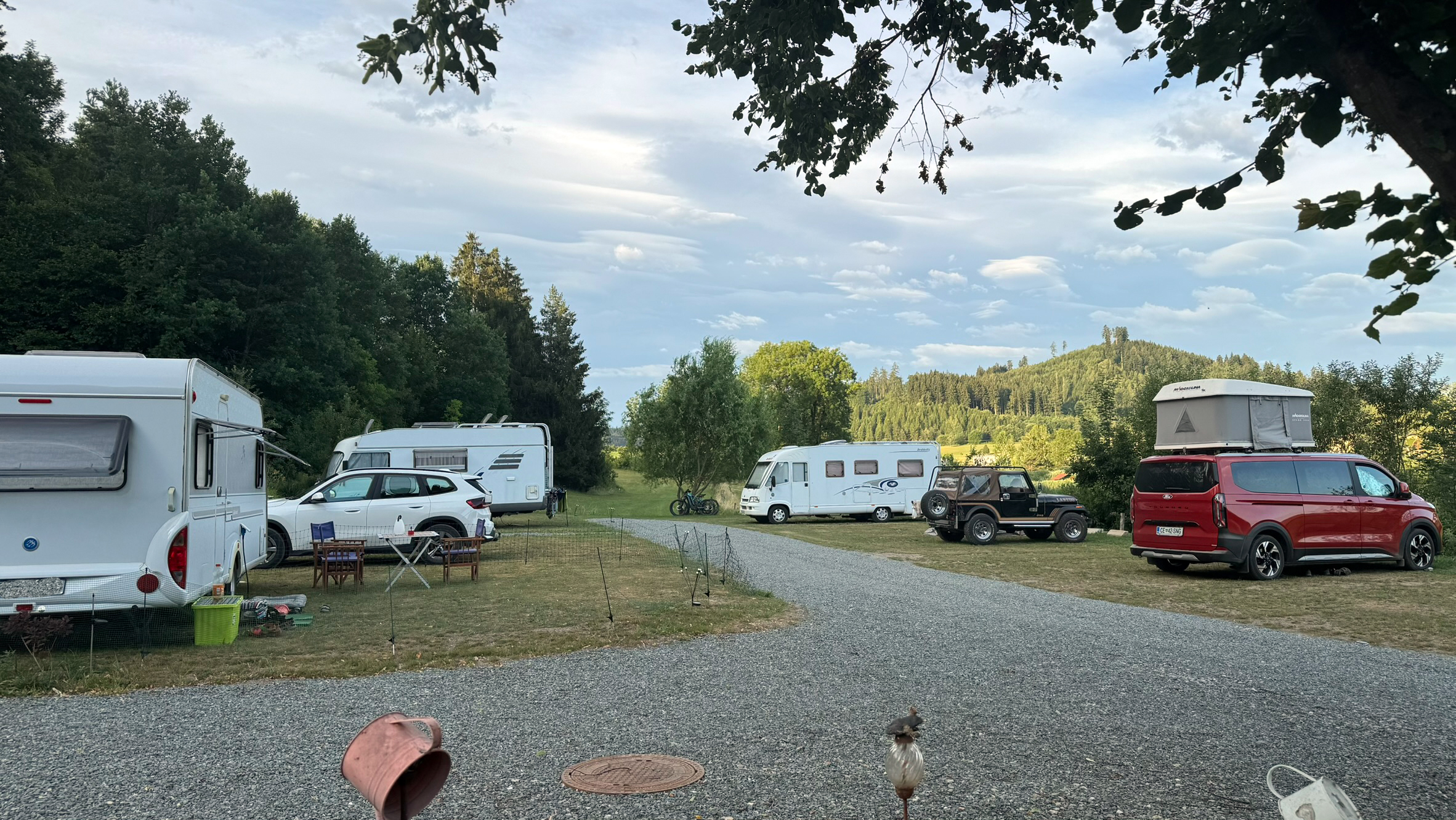 área camper - Bernaich - Unser Stellplatz am Bergschusterhof - CAMPING-LÄNGSEE Stellplatz Bergschusterhof