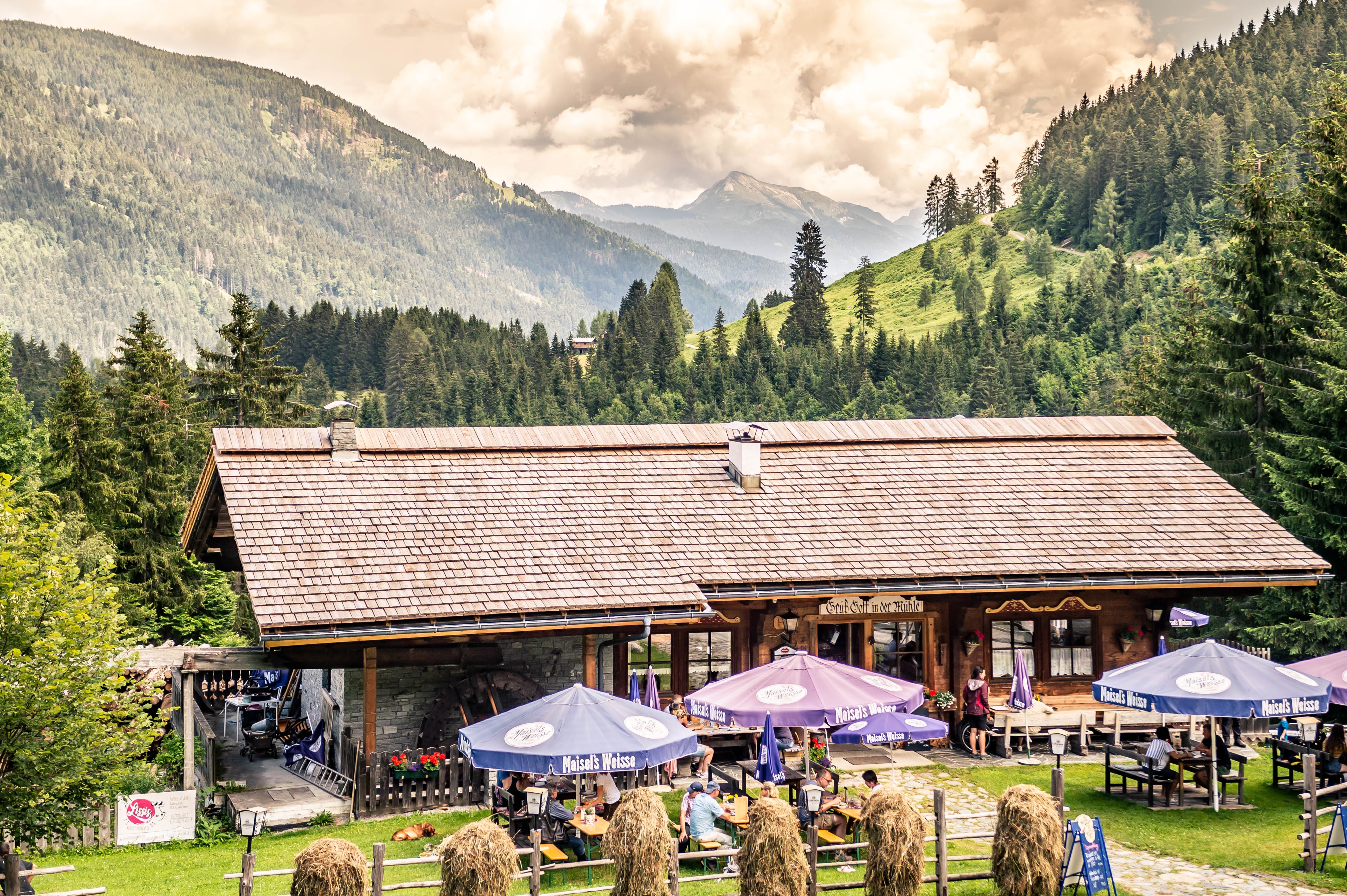 Wohnmobilstellplatz: Hofschenke Mühlenstüberl im Sommer! - Ruhiger Naturstellplatz beim Genusswirt – Mühlenstüberl im Lesachtal