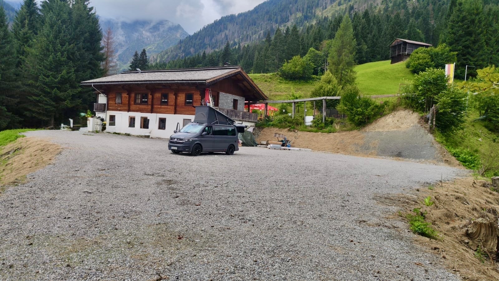 Reisemobilstellplatz - Art des Stellplatz: im Campingplatz - Anras - Ruhiger Naturstellplatz beim Genusswirt – Mühlenstüberl im Lesachtal