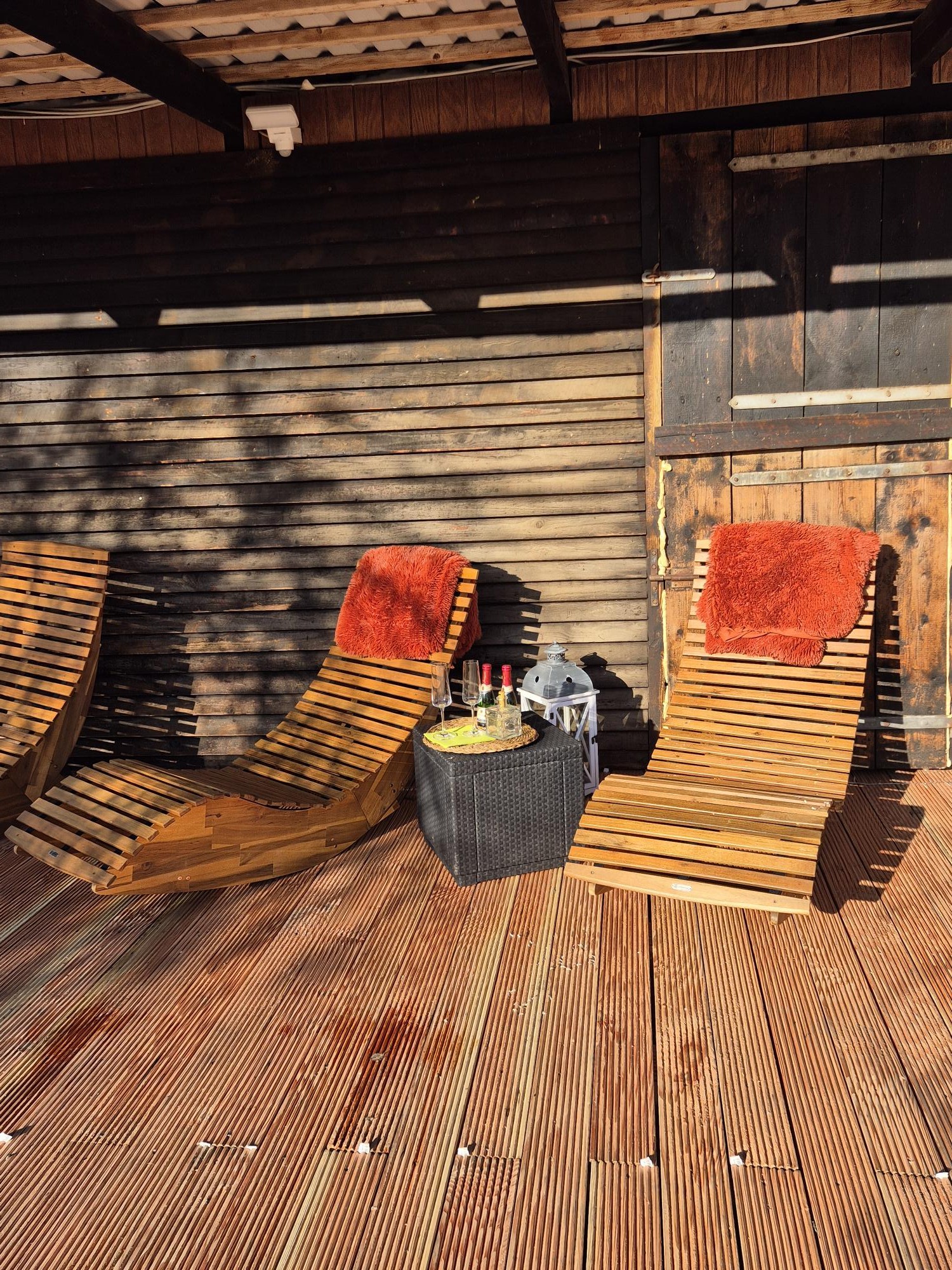 Reisemobilstellplatz - Schönberg (Nordwestmecklenburg) - Wellness Terrasse - Wohnmobilstellplatz an der Ostsee Pension Pohnsdorfer Mühle 