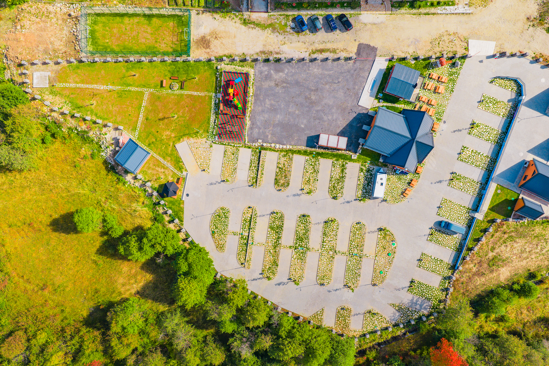 Reisemobilstellplatz - in den Bergen - Camping Between The Mountains