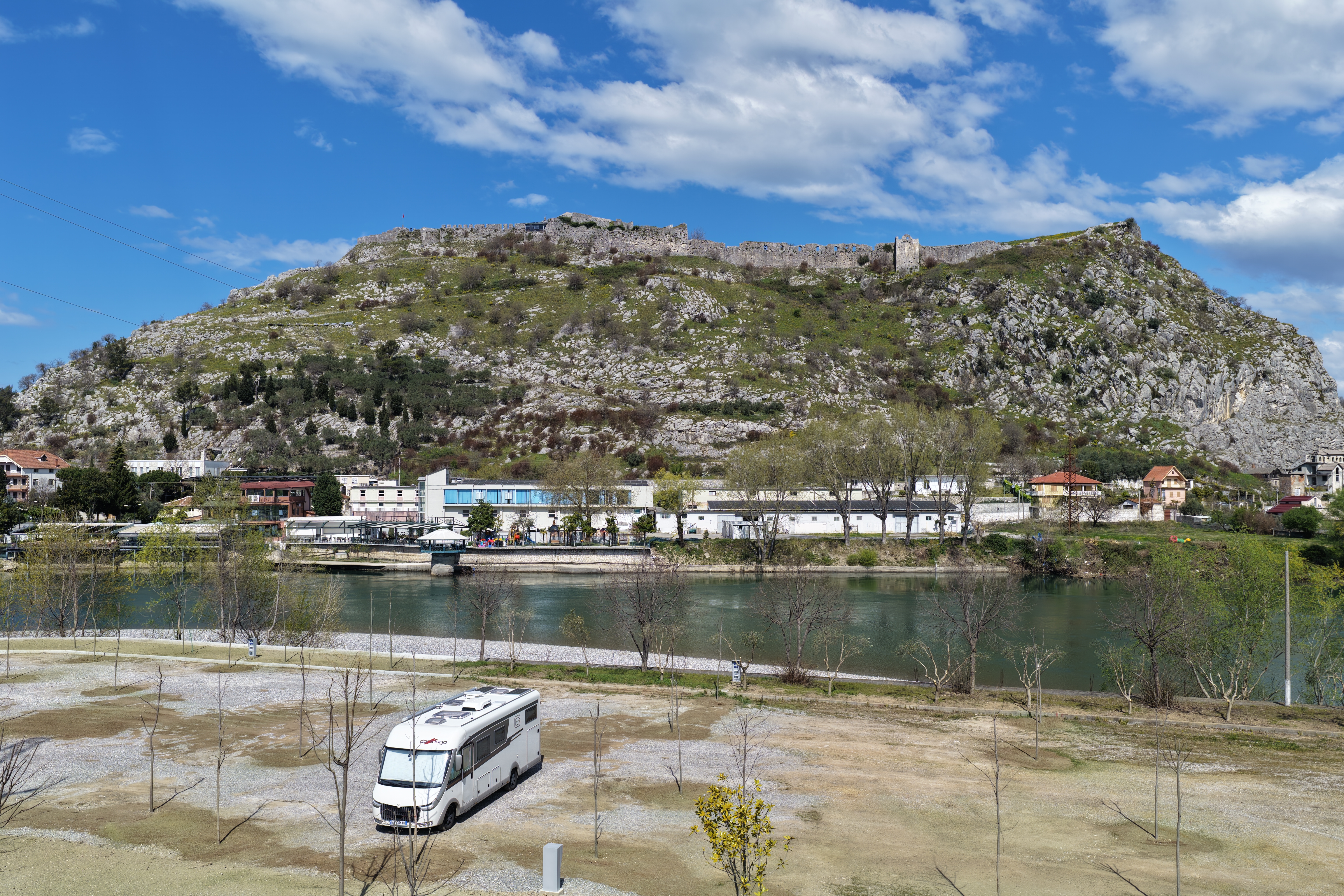 Reisemobilstellplatz - Bademöglichkeit für Hunde - Albanien - Shkodra Castle Camping
