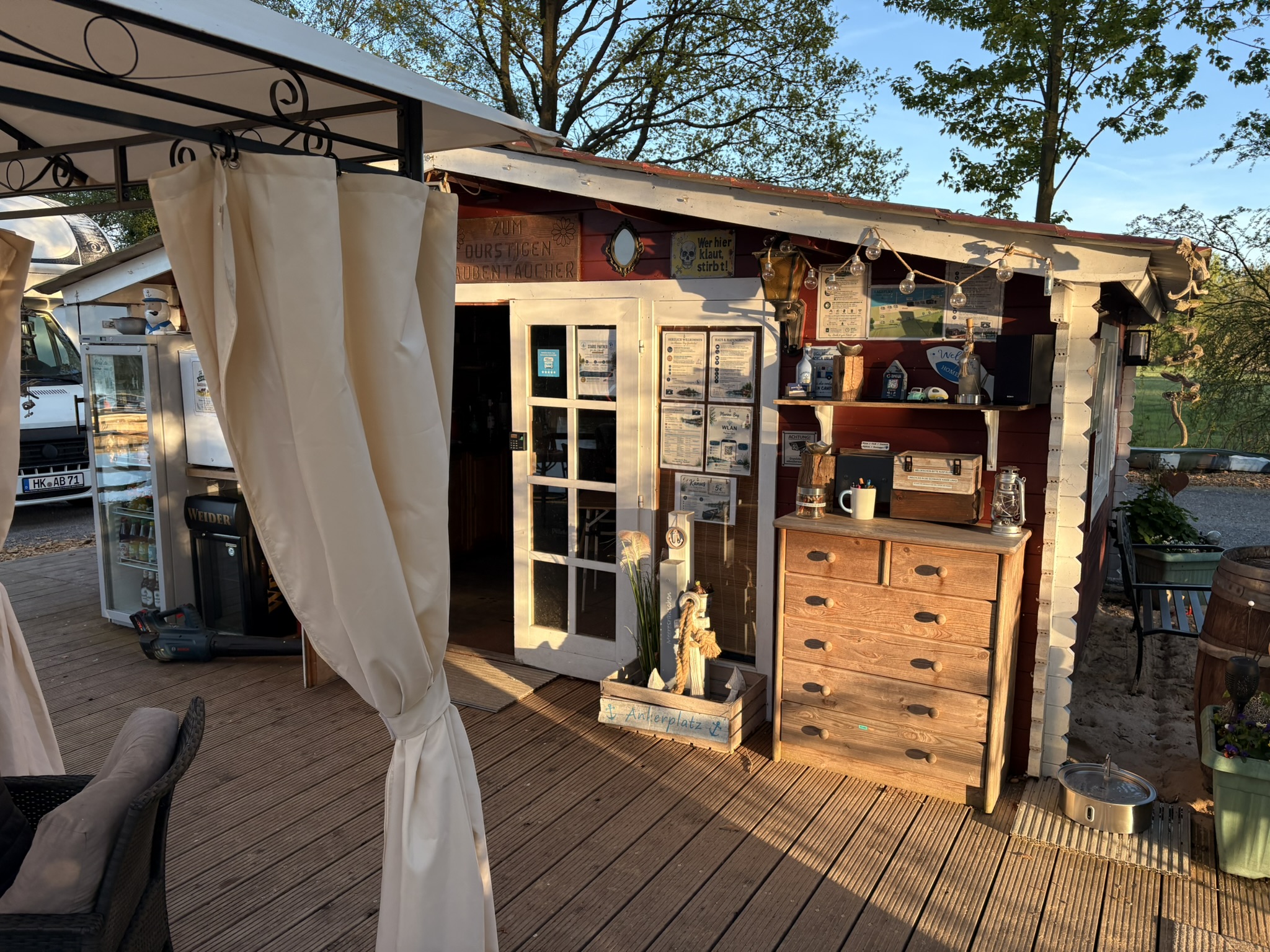 Reisemobilstellplatz - Wintercamping - Burgwedel - Entspannen Sie auf unserer Terrasse - Marina Bay Yachthafen