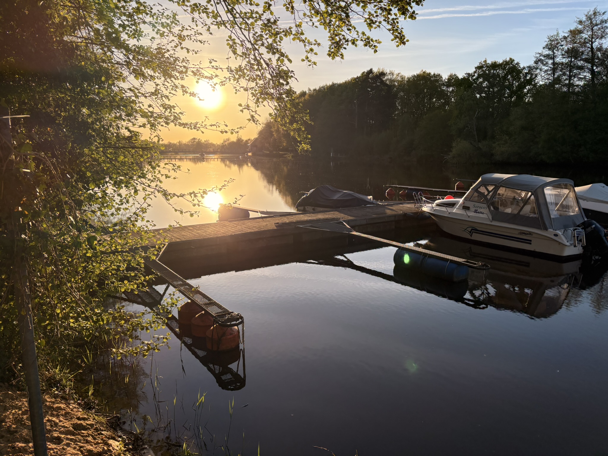 Reisemobilstellplatz - Wintercamping - Burgwedel - Ein traumhafter Sonnenuntergang am Wasser - Marina Bay Yachthafen