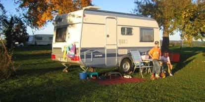 Reisemobilstellplatz - Wohnwagen erlaubt - Černá v Pošumaví - Quelle: http://www.camping-muehlviertel.at - Campingplatz auf Obstwiese neben Ferien-Bauernhof