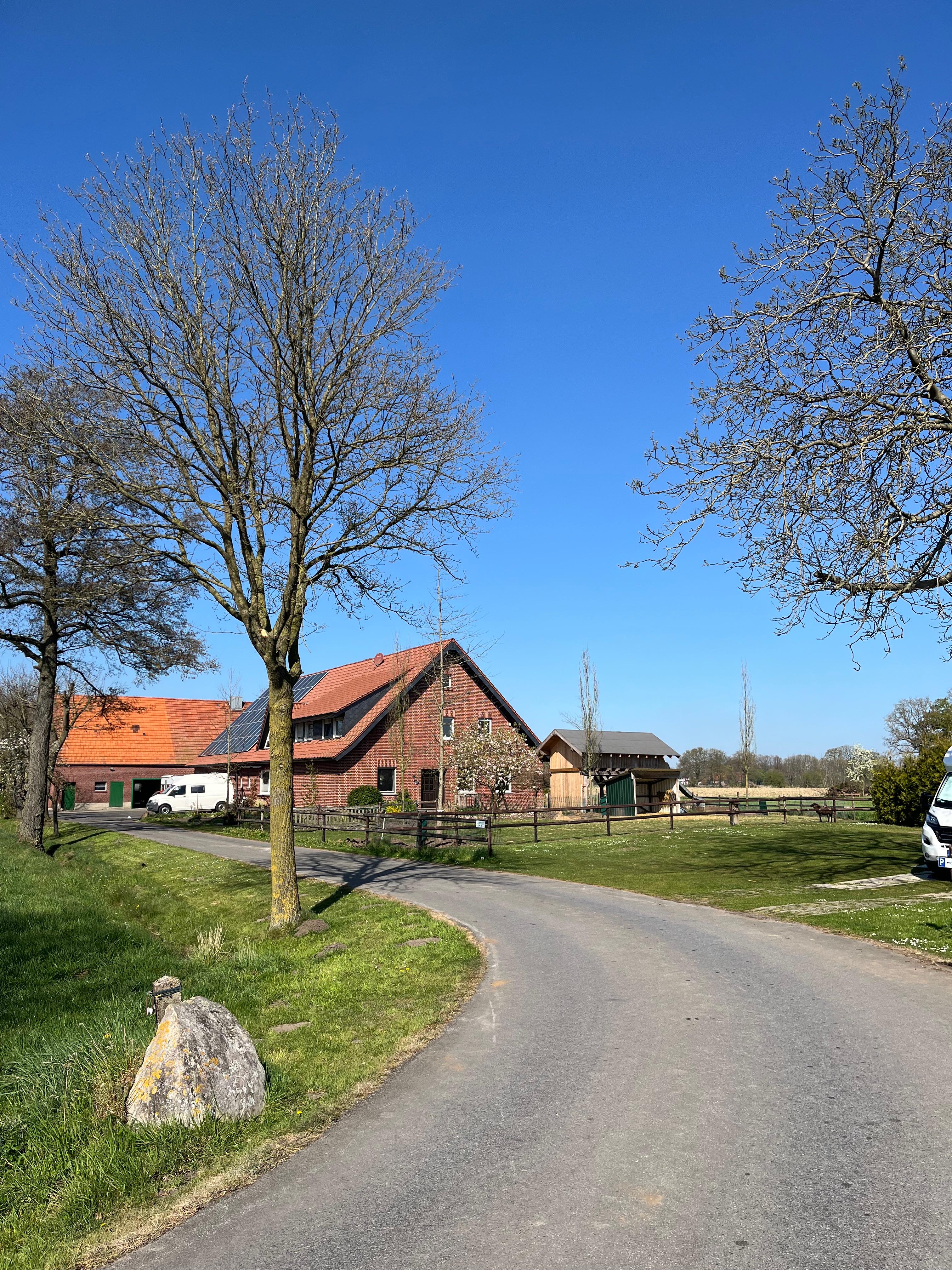 Reisemobilstellplatz - Schatten: teilweise vorhanden - Südlohn - Wohnmobilstellplatz Südlohn Oeding - Hof Wameling