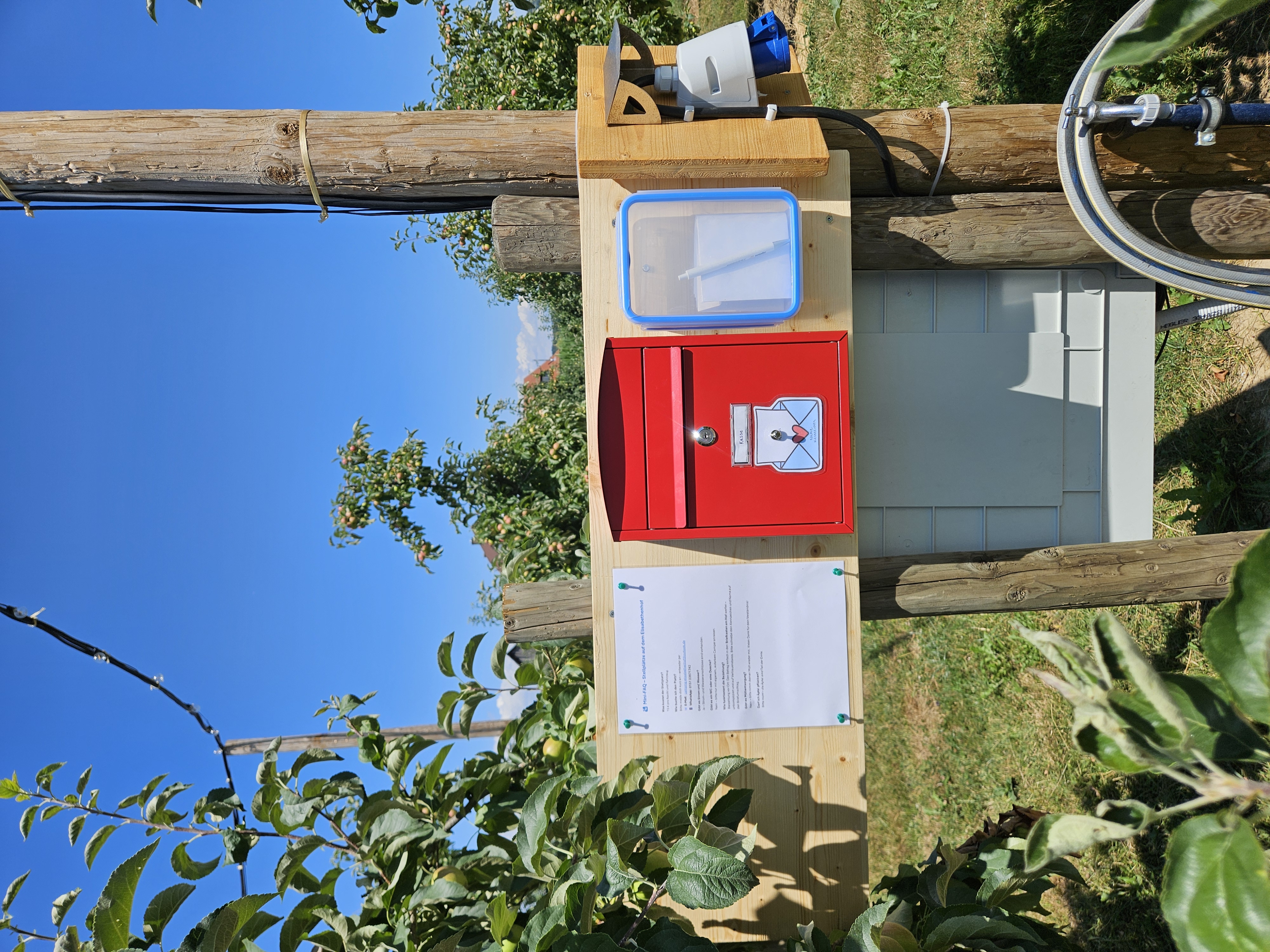 Reisemobilstellplatz - Wohnwagen erlaubt - Meckenbeuren - Hier wird bezahlt, Strom und Wasser - Elisabethenhof Stellplätze