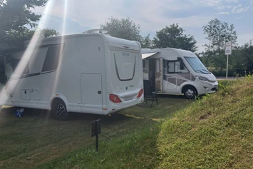 Wohnmobilstellplatz: Stellplätze am Ferienpark Birnbaumteich