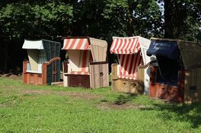 kampeerplaats voor campers - Glückstadt - Urlaubsfeeling im Strandkörben - Gartenparadies Hemdingen 