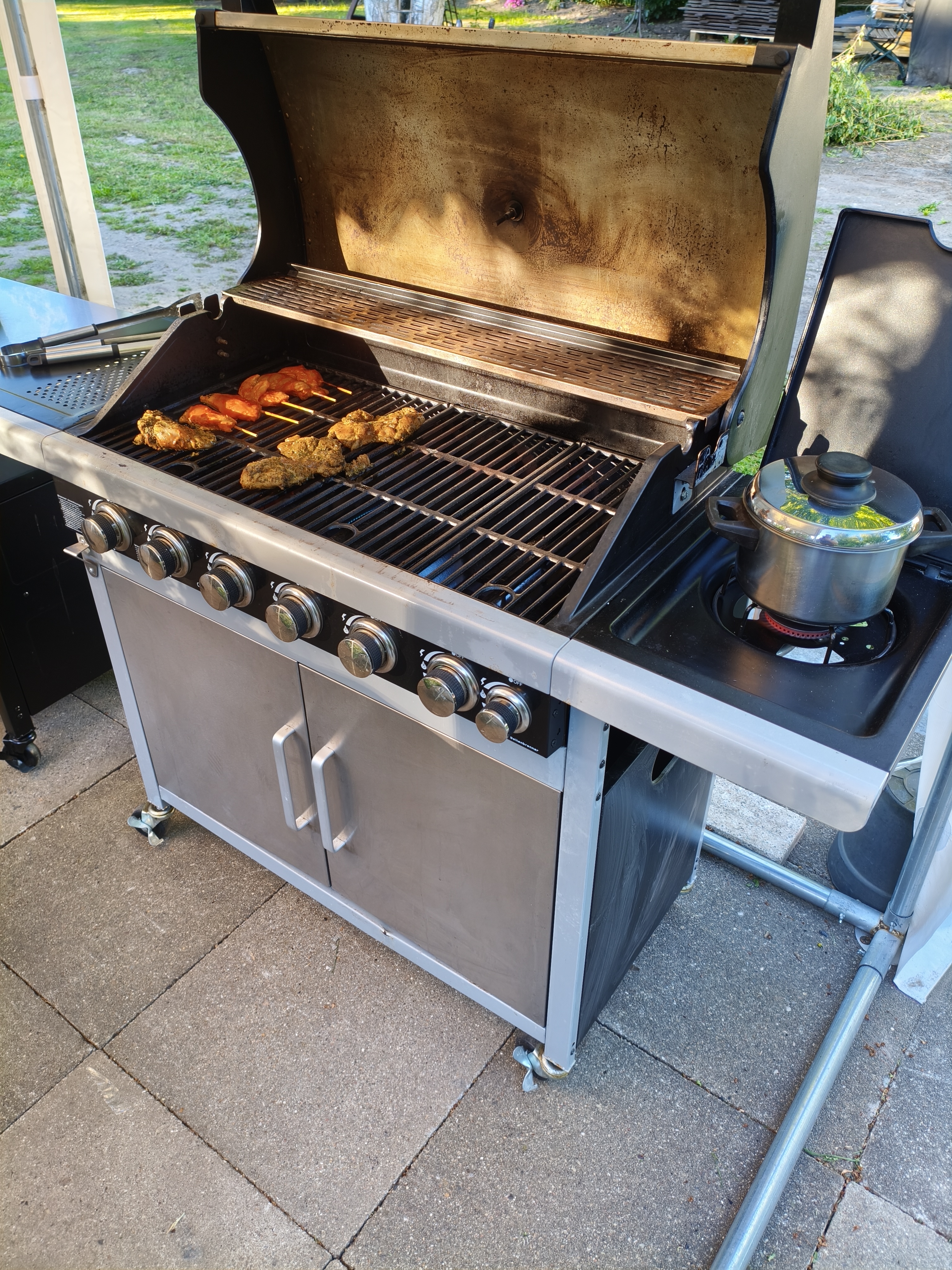 Wohnmobilstellplatz: Grillmöglichkeit - Gartenparadies Hemdingen 
