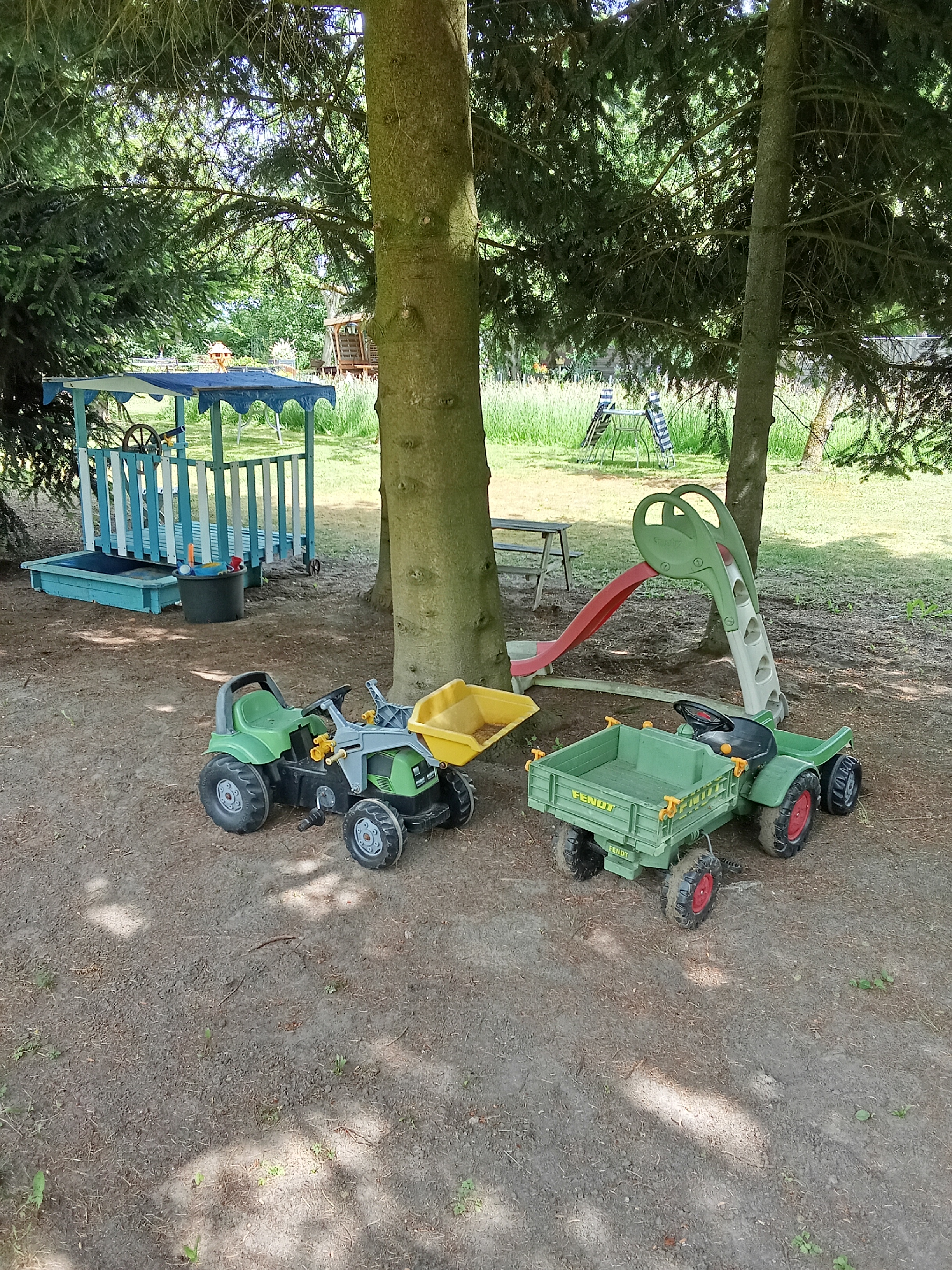 Wohnmobilstellplatz: Spielplatz - Gartenparadies Hemdingen 