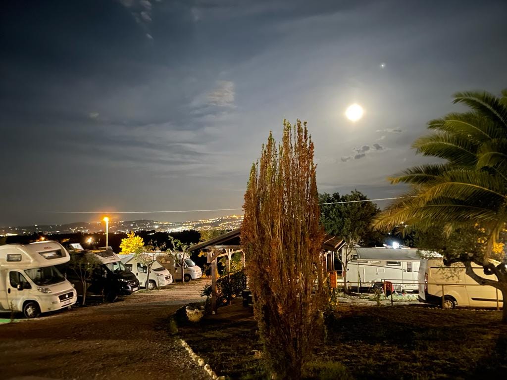 Wohnmobilstellplatz: AREA AGRICAMPING - POSTO STELLPLATZ 1