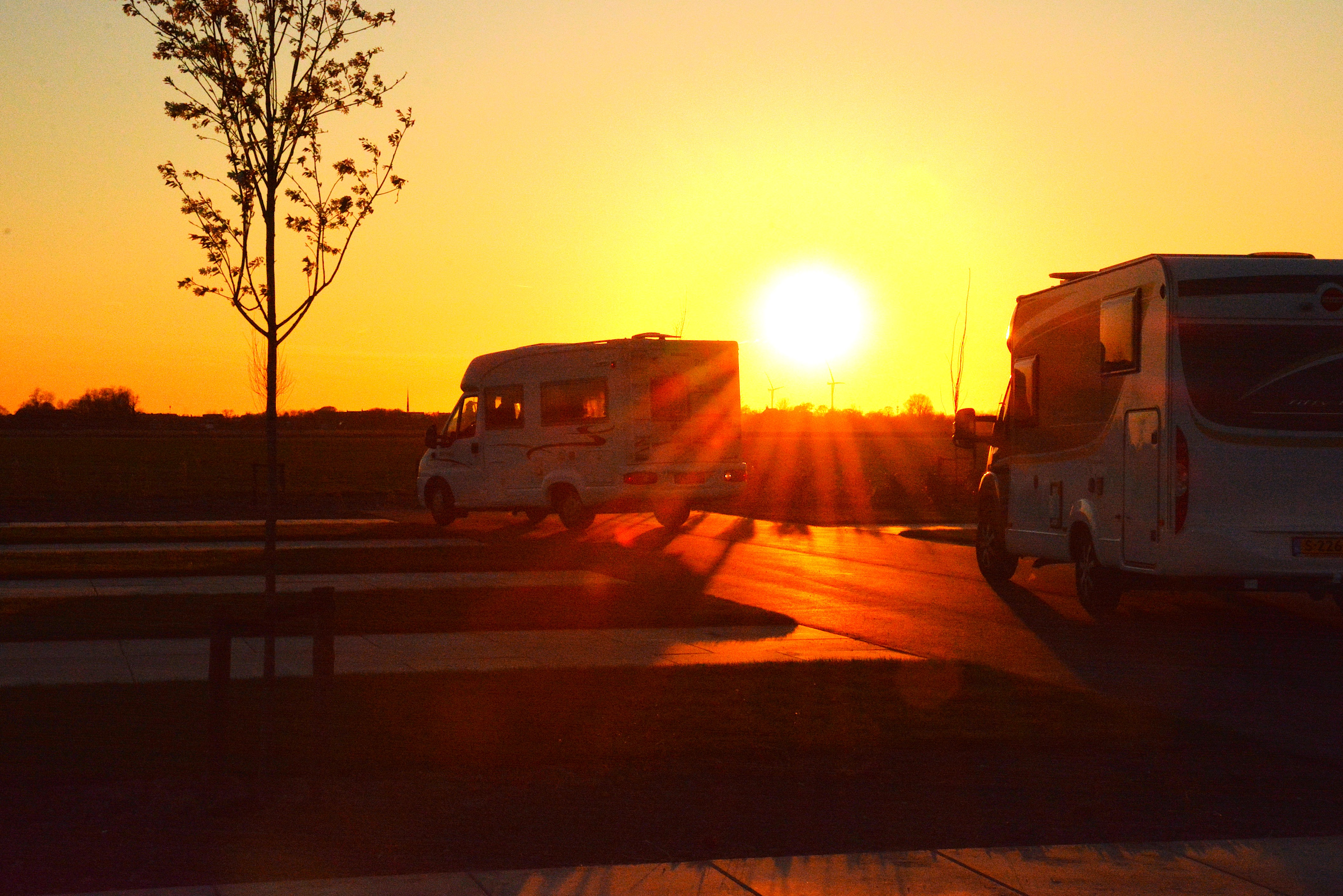 Reisemobilstellplatz - Süd Zeeland - Camperplaats bij zonsondergang - Camperplaats de Willeminahoeve