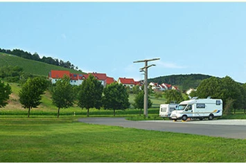 Wohnmobilstellplatz: Beschreibungstext für das Bild - Reisemobil-Stellplatz im Weindorf Ramsthal