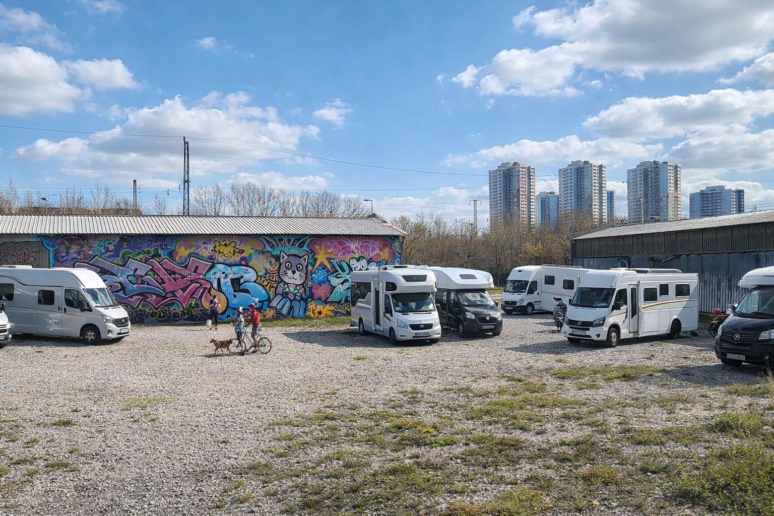kampeerplaats voor campers - Rüdersdorf bei Berlin - City BaseCamp Berlin - KI-generiertes Bild - City BaseCamp Berlin