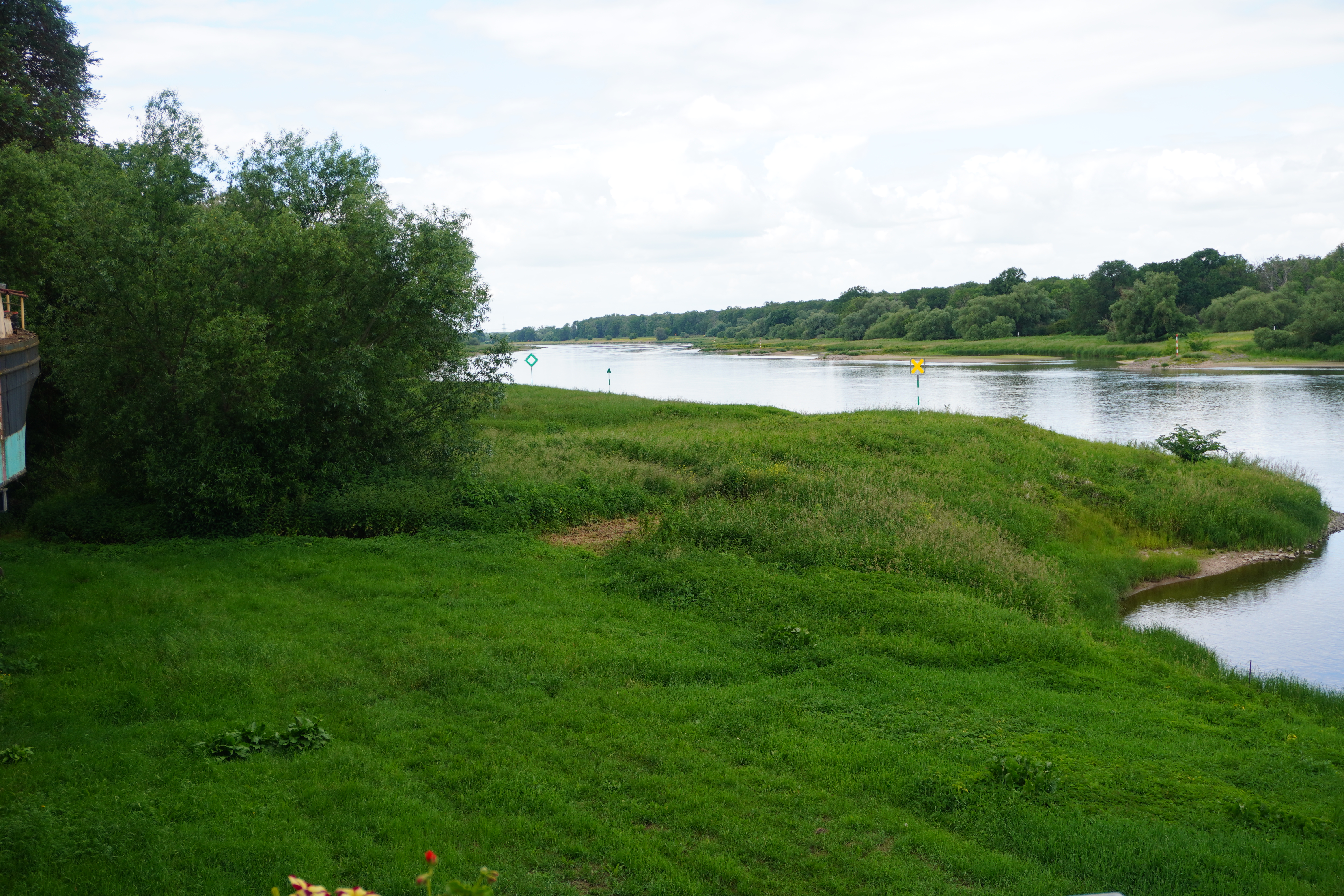 área camper - Sachsen-Anhalt Süd - Stellplatz Wiese 1 – direkt am Schiff - Marie Gerda Elbestellplatz