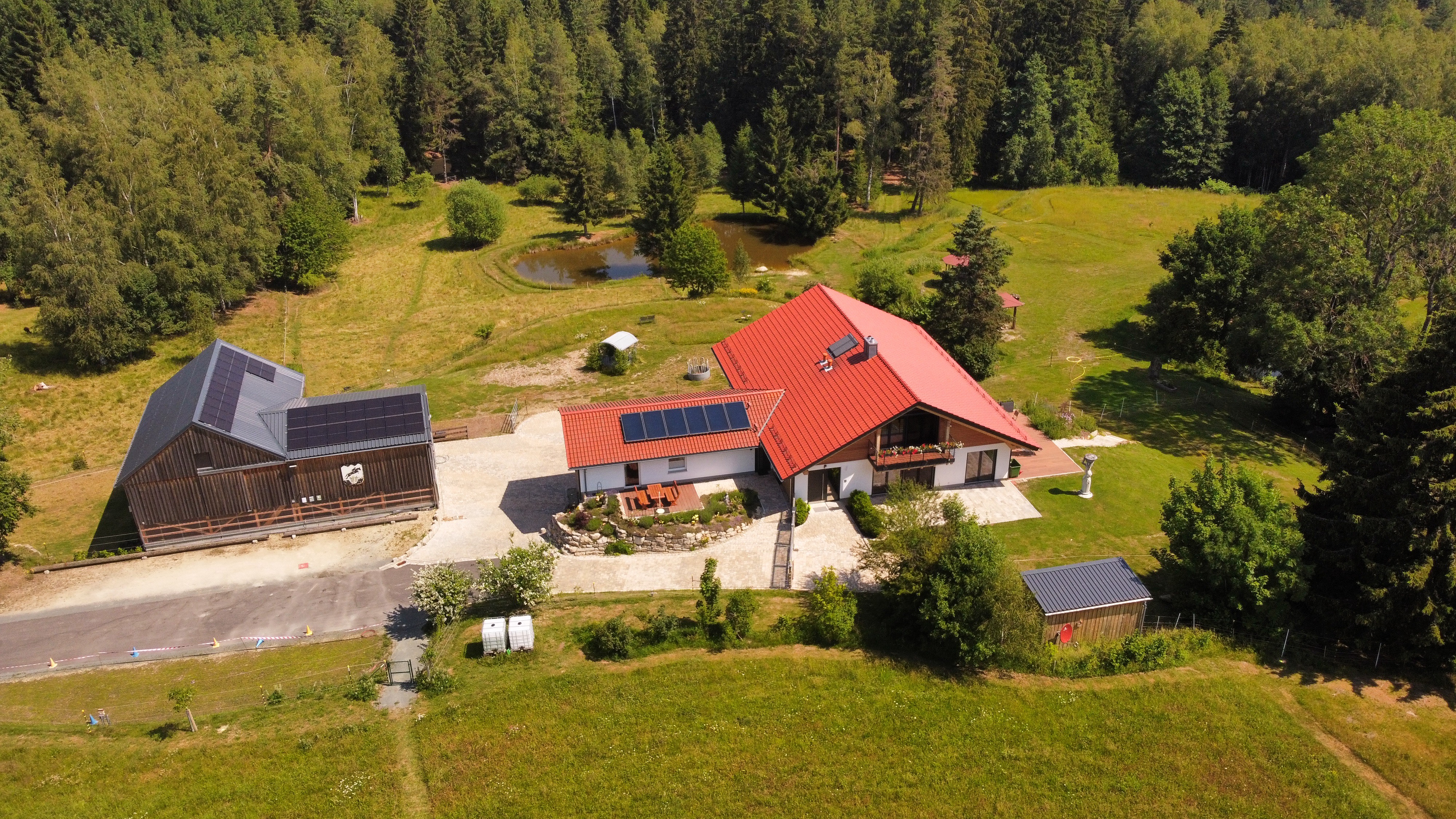 Wohnmobilstellplatz: Drohnenaufnahme - Hof Wiesengrund Alm Kerstin Knaus