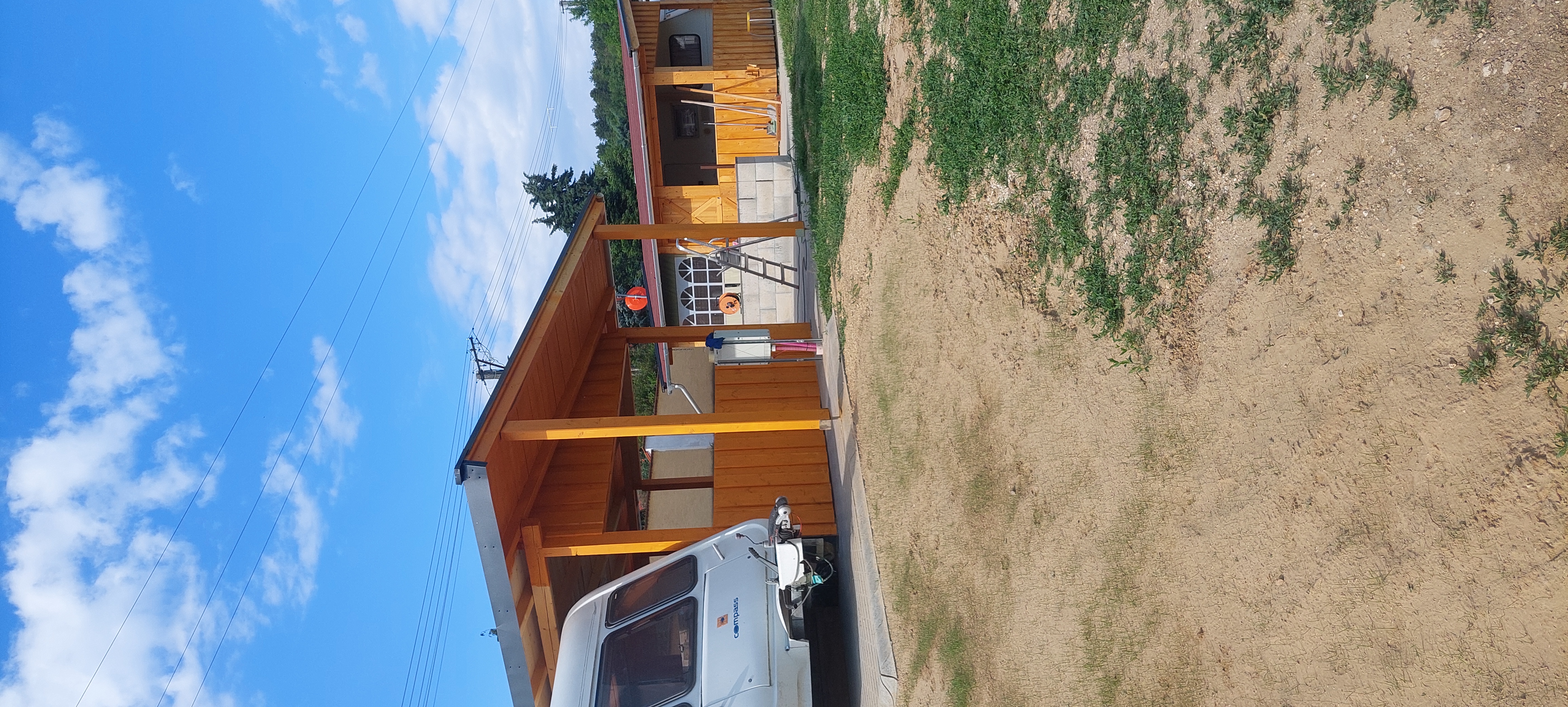Reisemobilstellplatz: Wohnwagen zu Vermieten - Gästehaus Kathi CaravanStellplätze/ Zimmer/ Wohnwagen auf dem Platz zu Vermieten