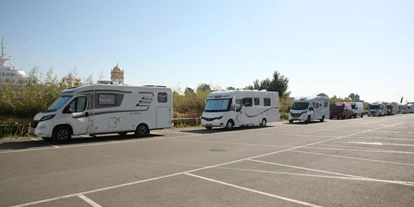 Parkeerplaats voor camper - Alcalá de Guadaíra - Parking Puente de los Remedios