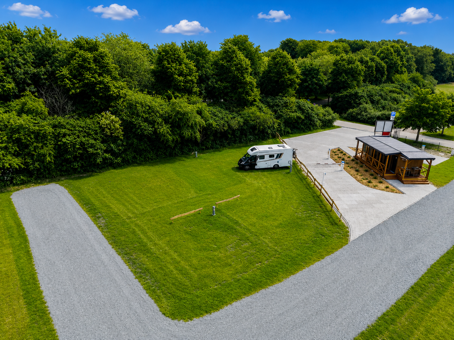 Place de parking pour camping-car - Angeln - Basse-Saxe - Camperwiese - Wohnmobilpark am Badesee Aurich 