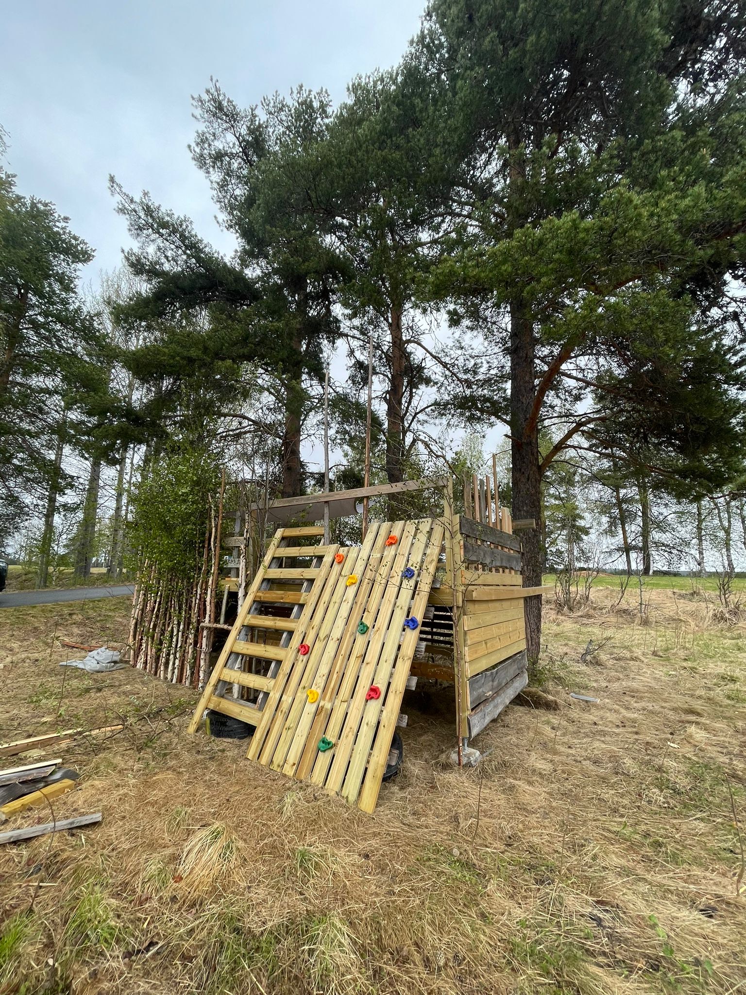 Wohnmobilstellplatz: Baumhaus/Spieleplattform für Kinder - Trollforsen Camping & Cottages Services AB