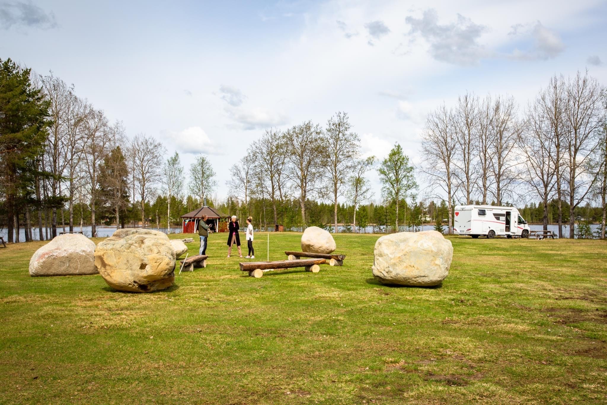 Wohnmobilstellplatz: mit Feuerstelle - Trollforsen Camping & Cottages Services AB