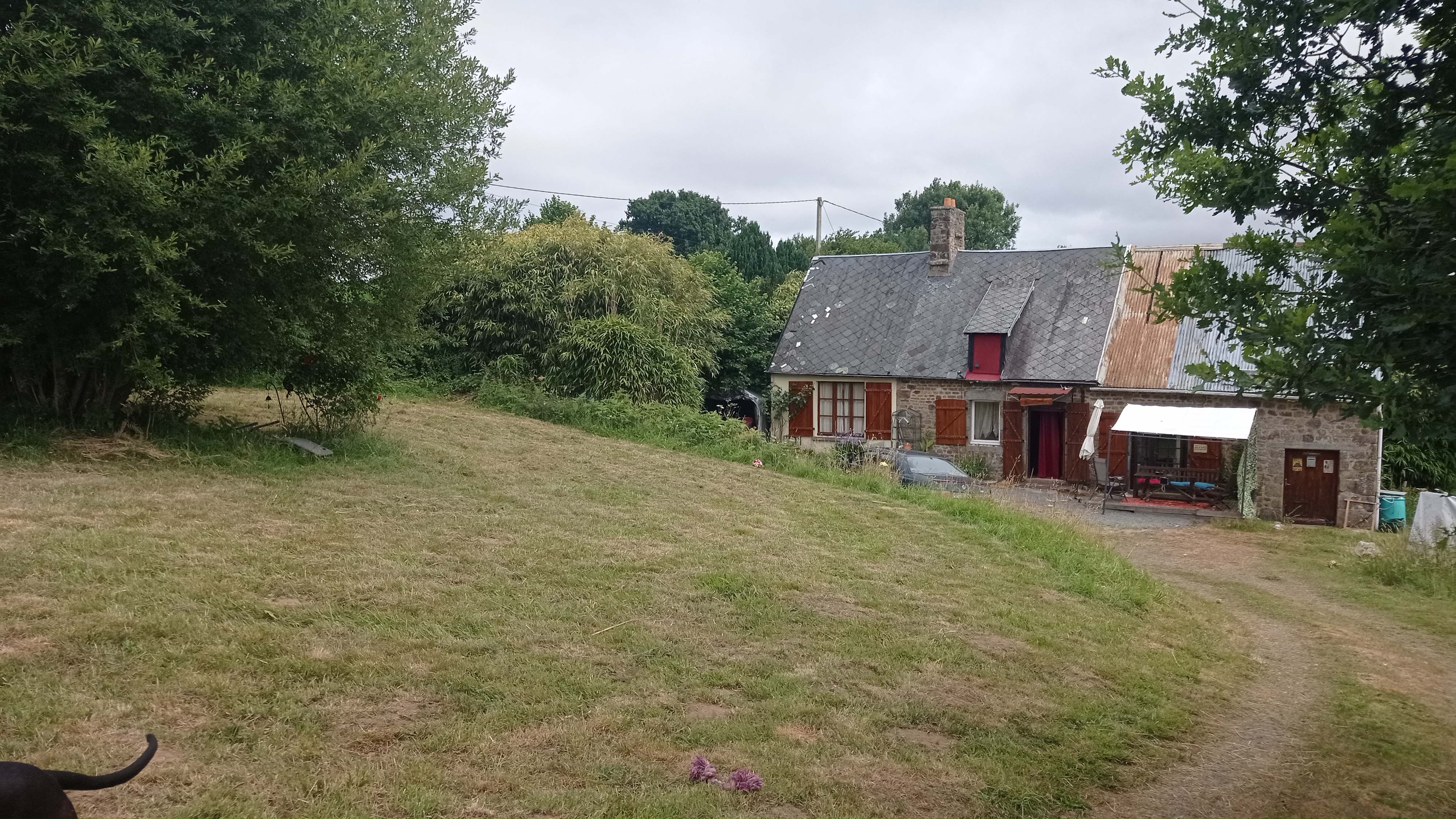 Place de parking pour camping-car - Stromanschluss - France - Les Henardières