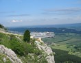 Wohnmobilstellplatz:  Vogelfrei fühlt man sich auf der Aussichtsterrasse Skywalk Hohe Wand  - Stellplätze im Naturpark Hohe Wand