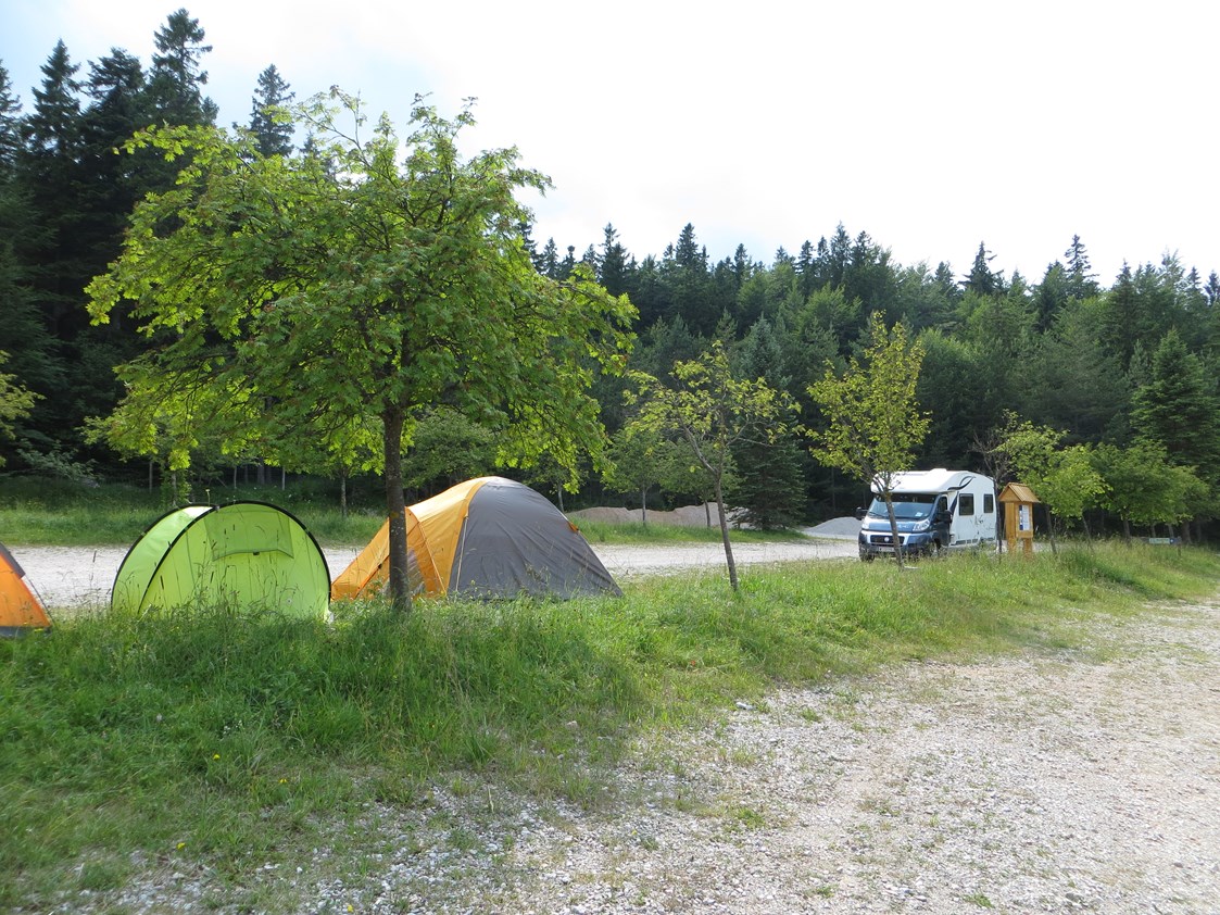 Wohnmobilstellplatz: Wohnmobil oder Zelt sind möglich - Stellplätze im Naturpark Hohe Wand