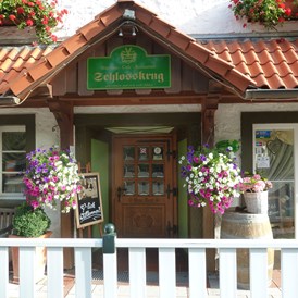Wohnmobilstellplatz: Eingang Bierhaus/Restaurant - Café-Restaurant Schlosskrug
