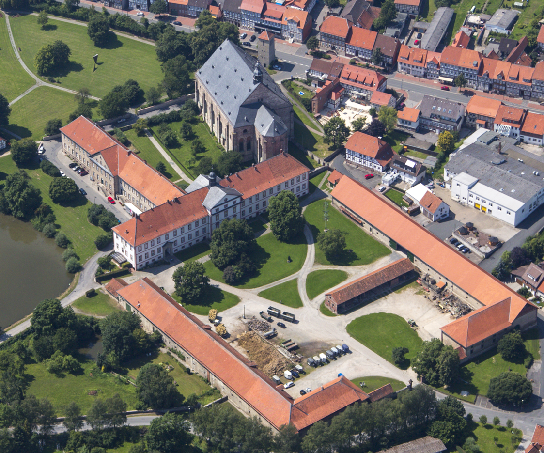 Wohnmobilstellplatz: Klosteranlage Lamspringe von oben - Wohnmobilstellplatz der Gemeinde Lamspringe
