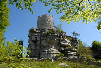 Wohnmobilstellplatz: Burgruine Weißenstein, beliebtes Ausflugsziel im Naturpark Steinwald. Direkt über Wanderwege zu erreichen ab dem Stellplatz.
Bild von Dr. Siegfried Steinkohl - Stellplatz am Weißensteiner Weg