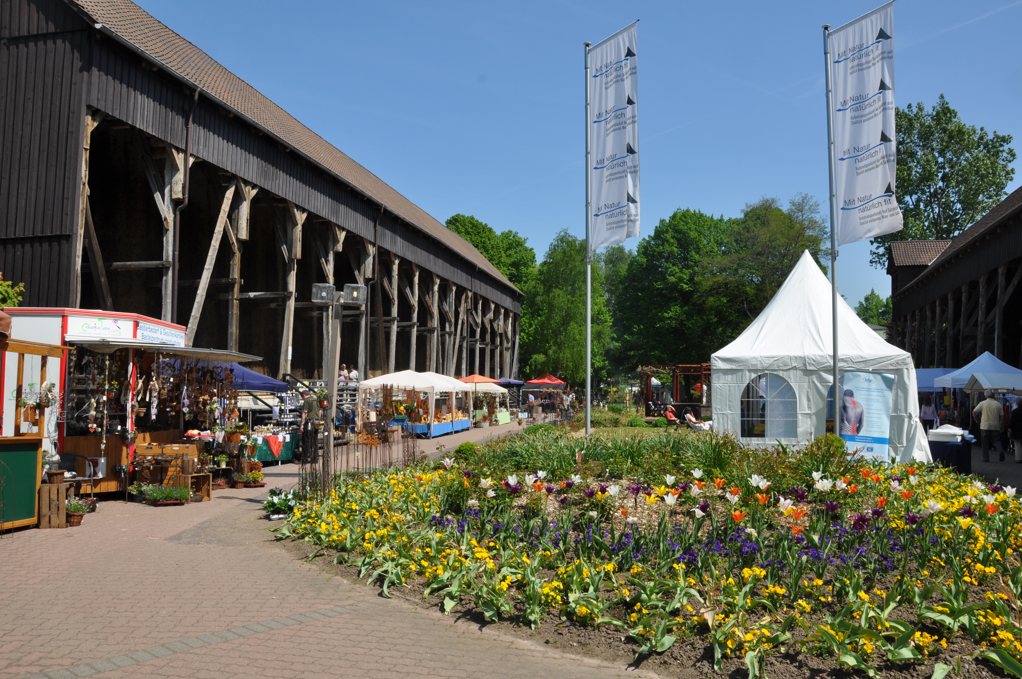Wohnmobilstellplatz: Garten- und Wellnessfest im Kurpark Bad Salzdetfurth - Wohnmobilstellplatz am Solebad