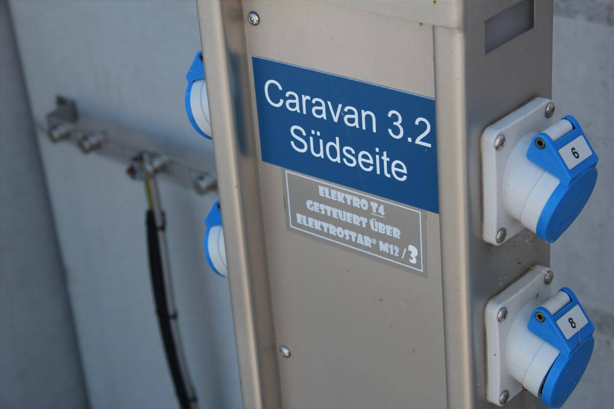 Area sosta per camper - Art des Stellplatz: eigenständiger Stellplatz - Turingia - Caravanstellplatz am Biathlonstadion Oberhof