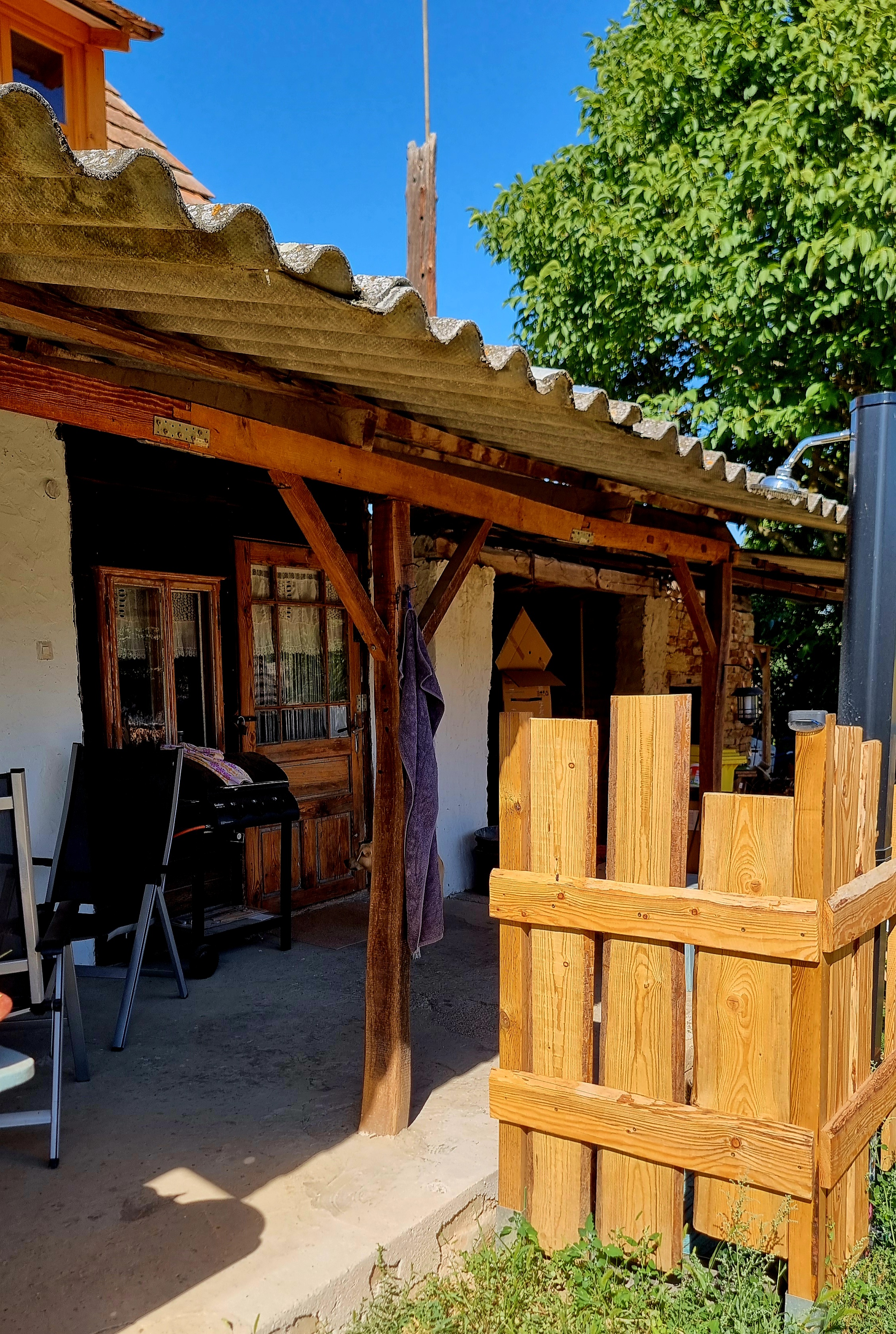 Wohnmobilstellplatz: Außendusche und Sommerküche für unsere Camper  - Stellplatz am kleinen Selbstversorgerhof  - area