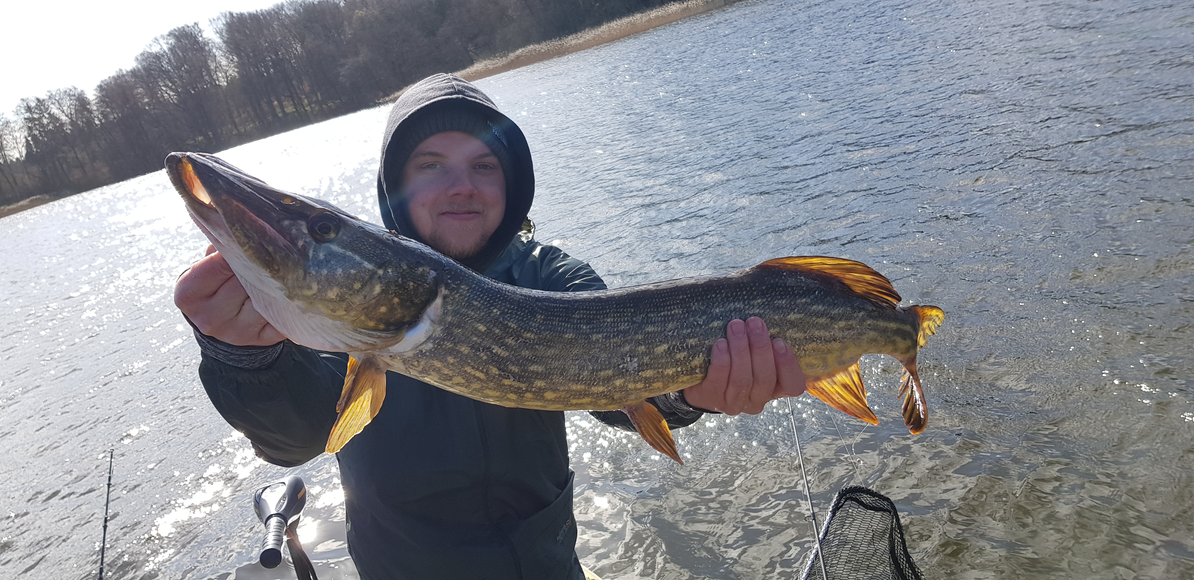Wohnmobilstellplatz: Fiska i Snogeholms sjön eller Sövdesjön. Fiskekort krävs .Det går att hyra båt i både sjöarna - Äventyrscampen i Sövde
