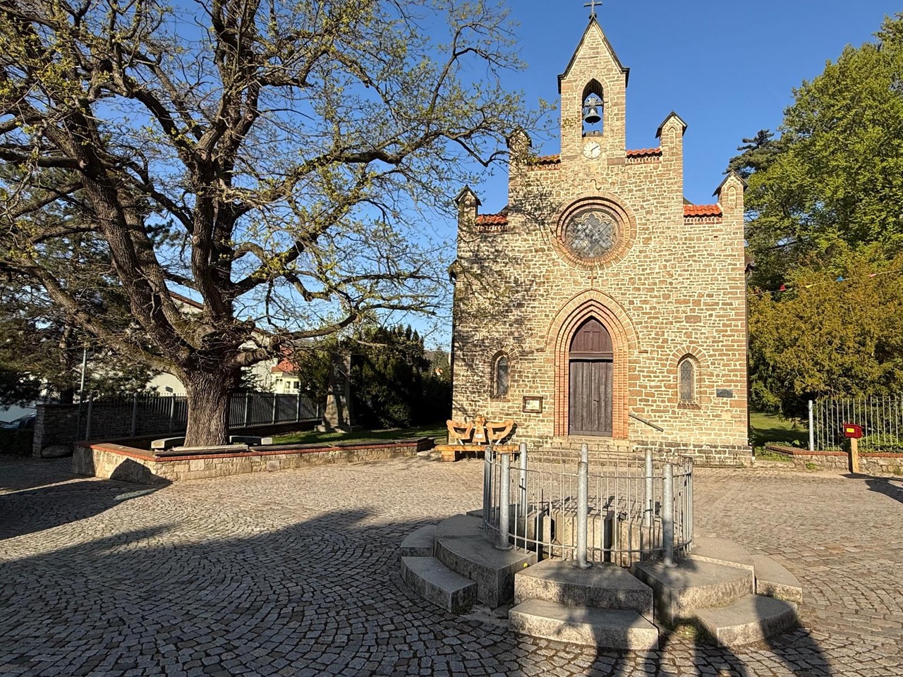 área camper - Harz - Dorfkirche Stecklenberg - Wanderparkplatz Stecklenberg